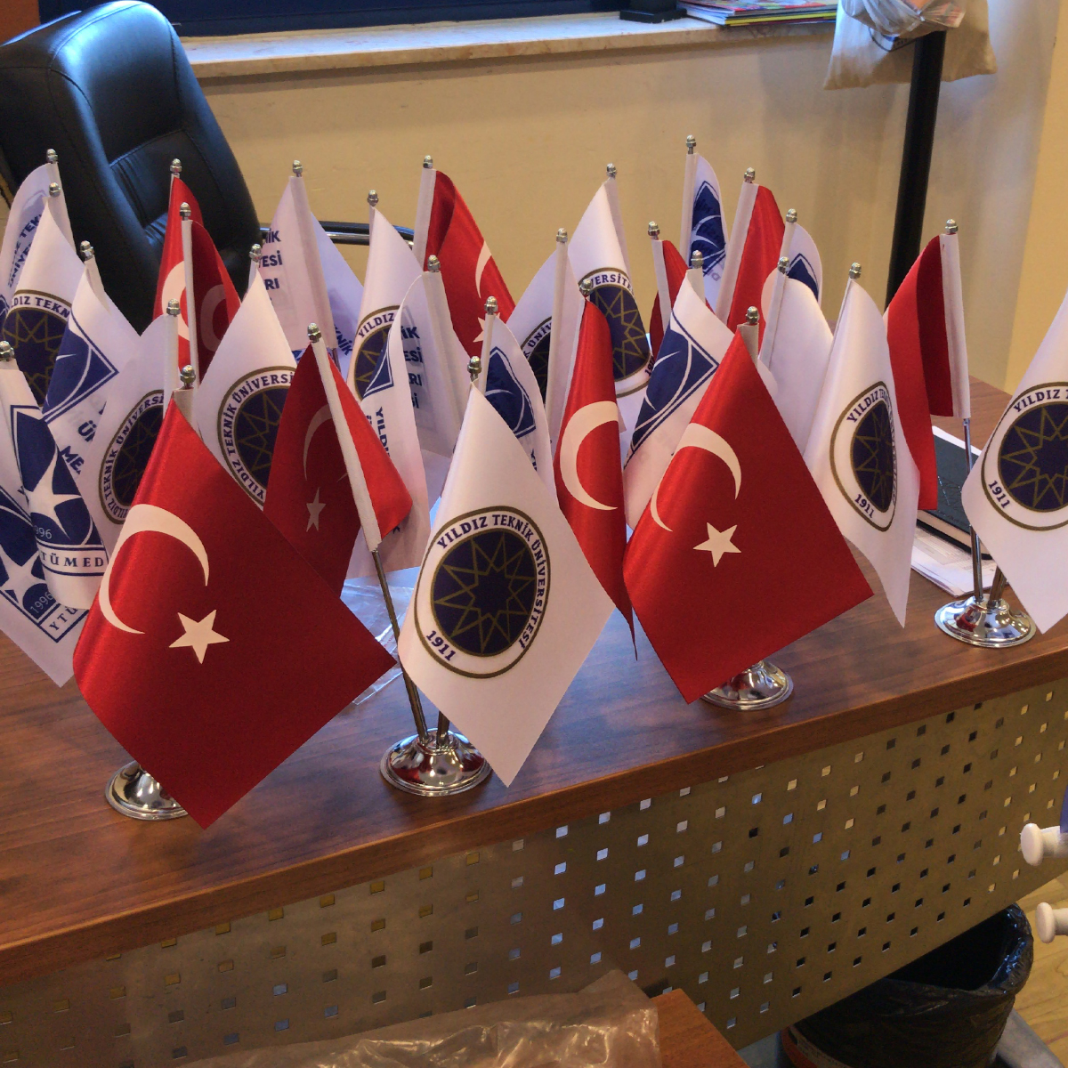 Makam Bayraklar