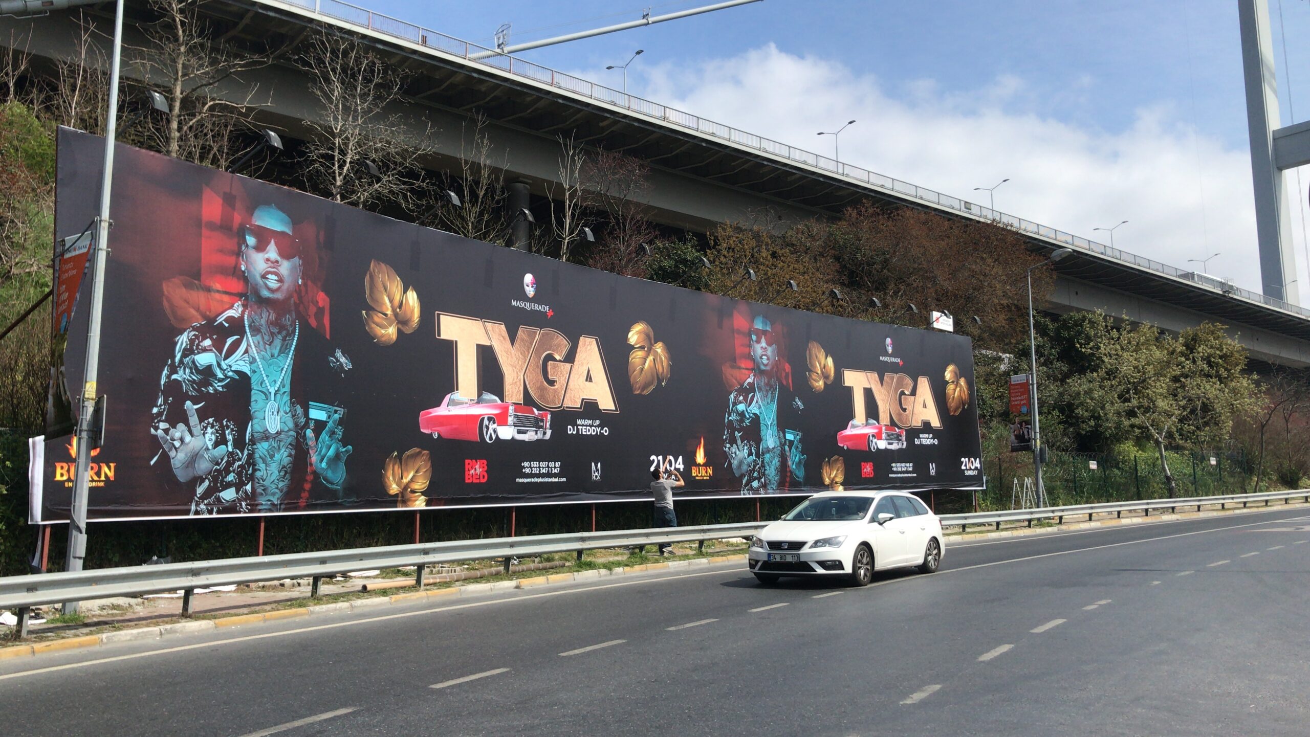 Vinil Giydirme Yol ve Cephe Reklamı